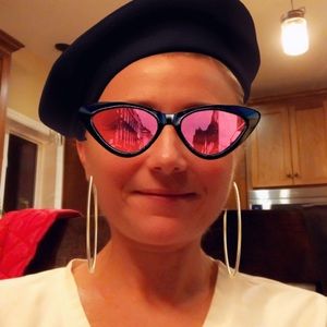 Meet your Posher, Holly